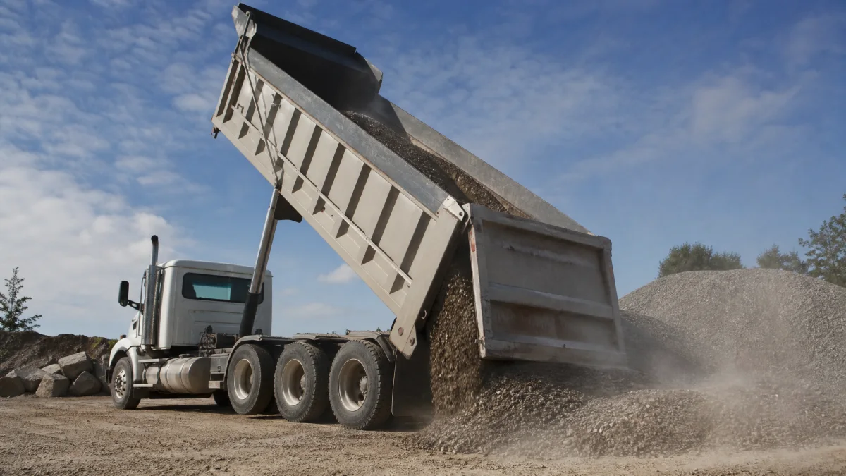 Truck & trailer financing in Winnipeg: long-haul, cross-border and agricultural freight